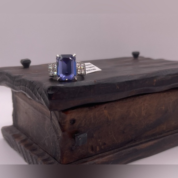 Stunning Simulated Tanzanite in Stainless Steel Setting - Picture 9 of 13
